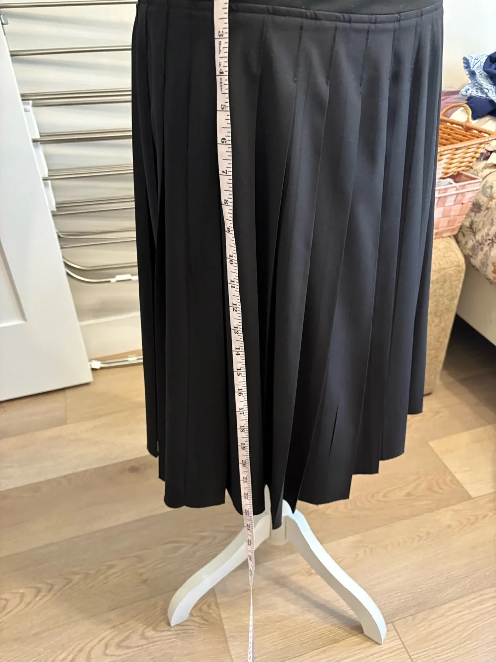 Black Pleated Women's Skirt by The Slim Skirt sz M athletic lightweight knee